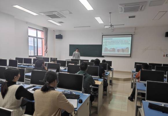 说明: \\2012-20160518dr\学院办公室2017—2020\会议照片和资料\2023年照片\2023.10.19 bw必威西汉姆联2023年教师成长发展互助平台培训\IMG_20231019_140203.jpg