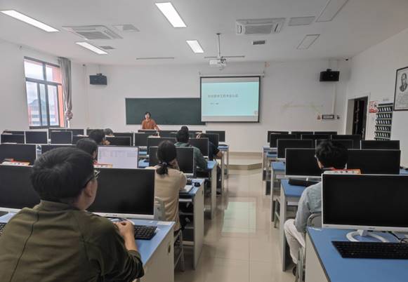 说明: \\2012-20160518dr\学院办公室2017—2020\会议照片和资料\2023年照片\2023.10.19 bw必威西汉姆联2023年教师成长发展互助平台培训\IMG_20231019_142301.jpg